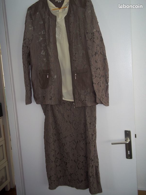 ENSEMBLE DENTELLE MARRON 50 Toulouse (31)