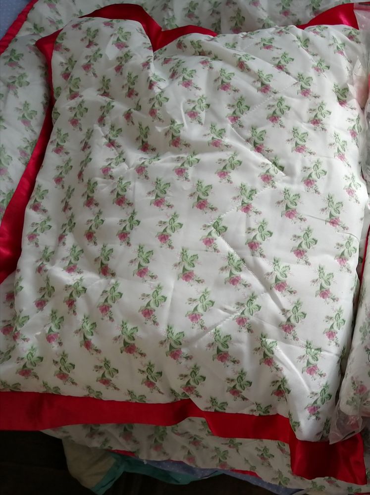 LOT ensemble 2 dessus de lits jumeaux, 4 housses coussins, 2 lampes chevet. 190 Albi (81)