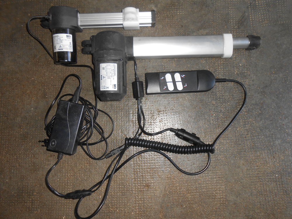 ensemble de deux moteurs 24 V DC telecommand�s (113) 45 Vend�me (41)