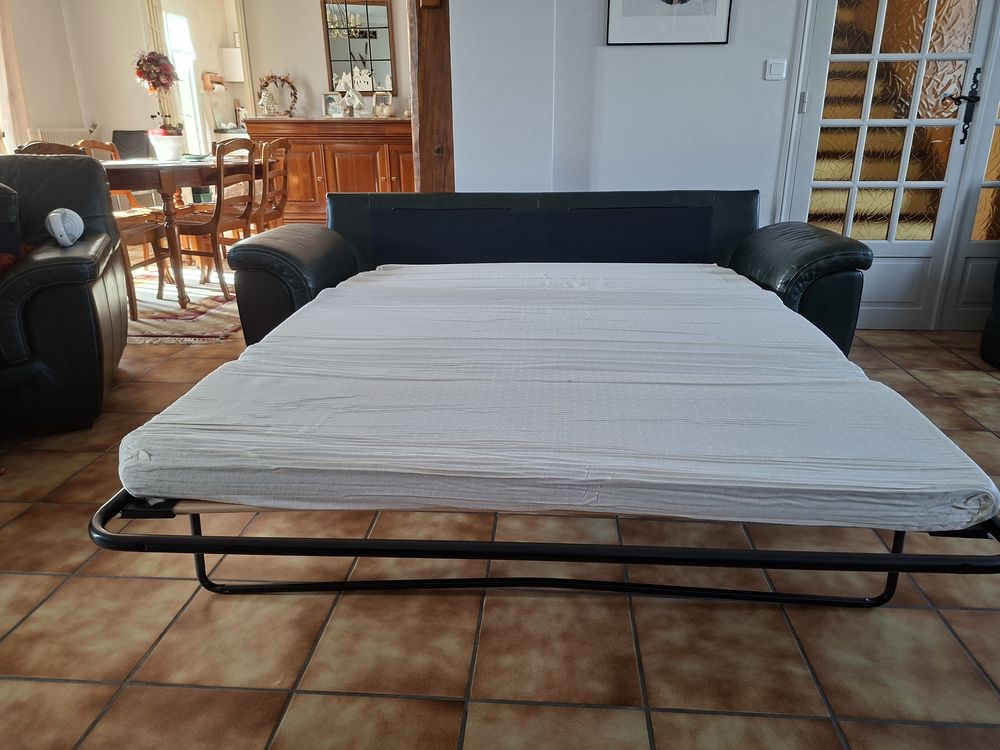 Ensemble fauteuil, canap� convertible et petit canap� 500 Cr�py-en-Valois (60)