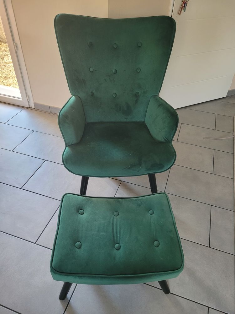 Ensemble fauteuil et pouf 127 La Ville-Dieu-du-Temple (82)