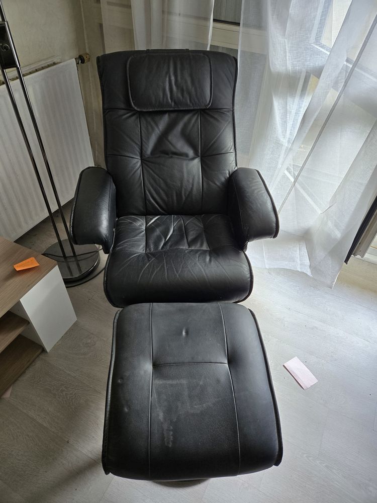 Ensemble fauteuil +pouf cuir noir bon �tat prix 40� 40 Saint-Ouen (93)