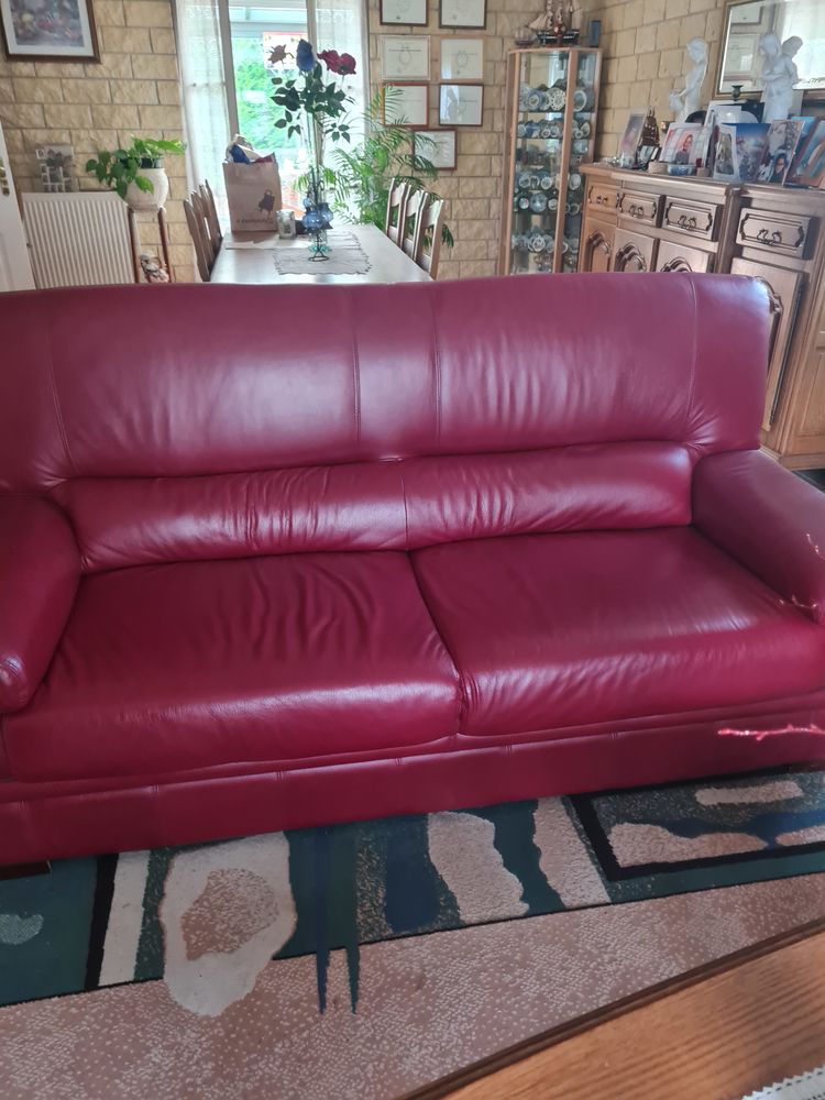 Ensemble fauteuils 3 places + 1 place en cuir bordeaux 250 Le Mesnil-en-Thelle (60)