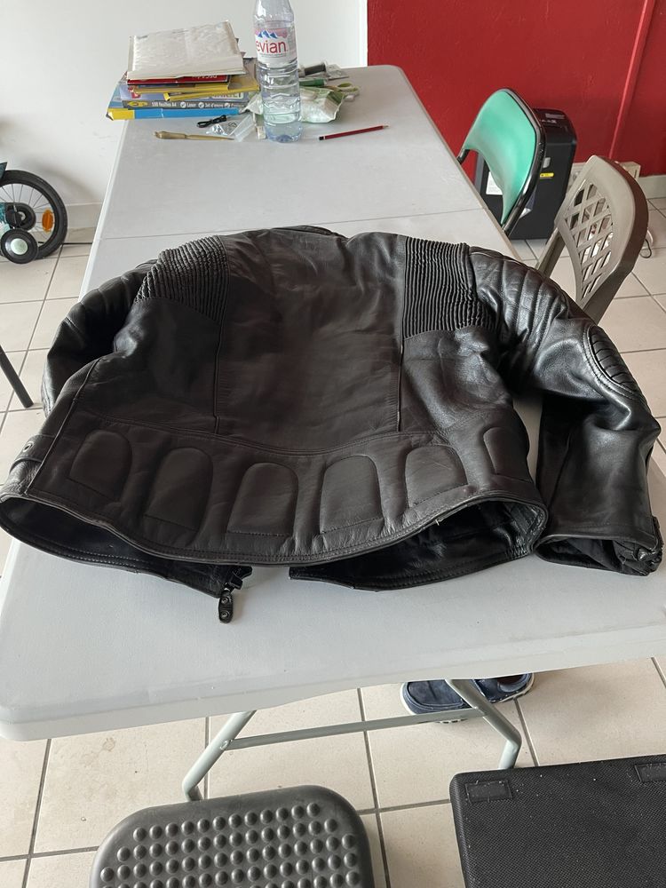 ENSEMBLE FEMME BLOUSON ET PANTALON MOTO ROUTE EN CUIR 230 Balbins (38)