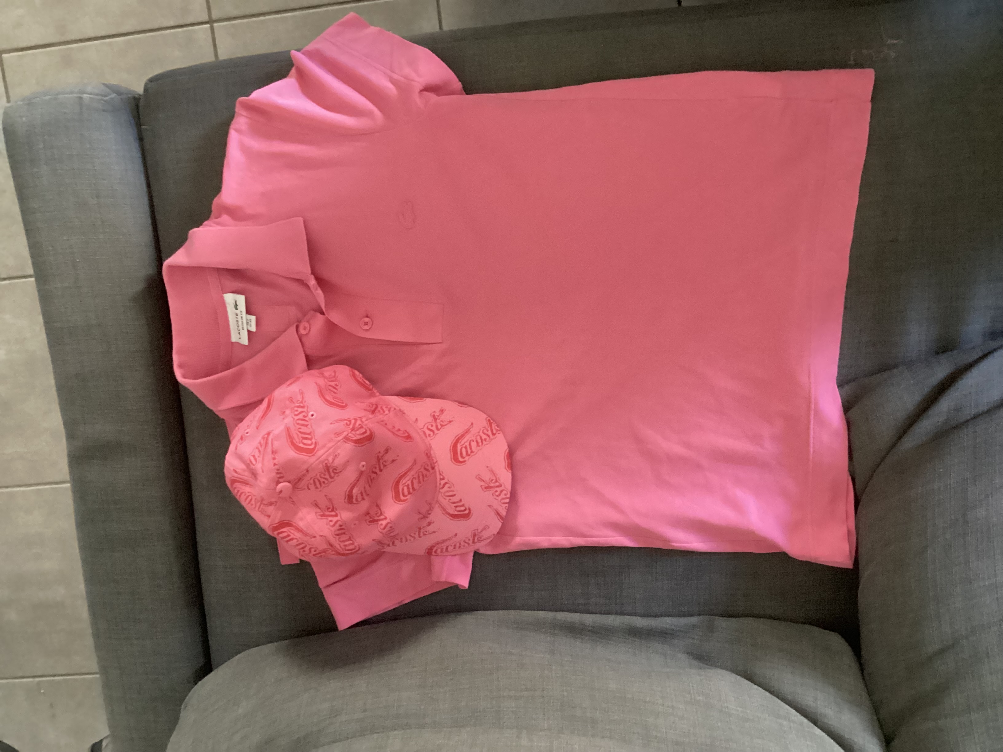 Ensemble femme  polo rose et casquette motif 50 Lyon 8 (69)