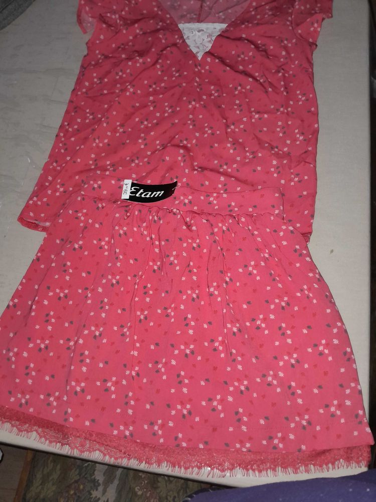 ensemble haut et jupe taille 34 marque etam 7 La Courneuve (93)