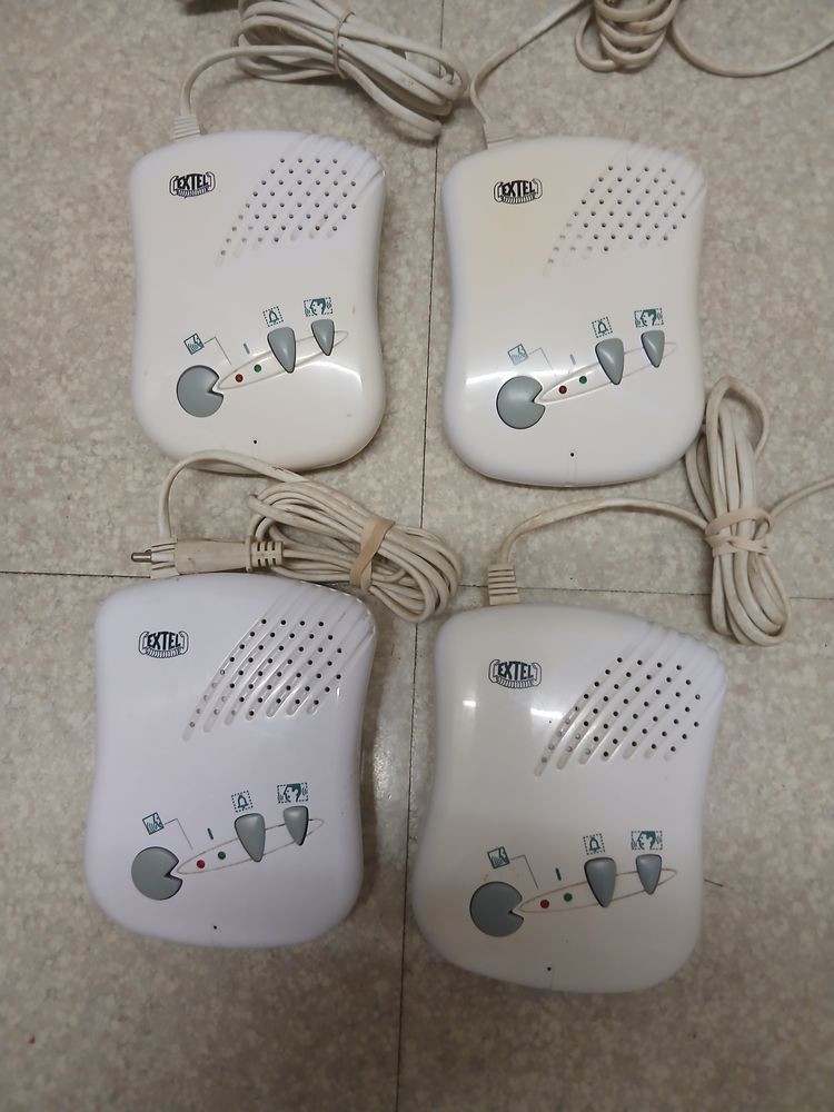 ENSEMBLE 4 INTERPHONES SANS FILS A COURANT PORTEUR 2 CANAUX 80 Marignier (74)