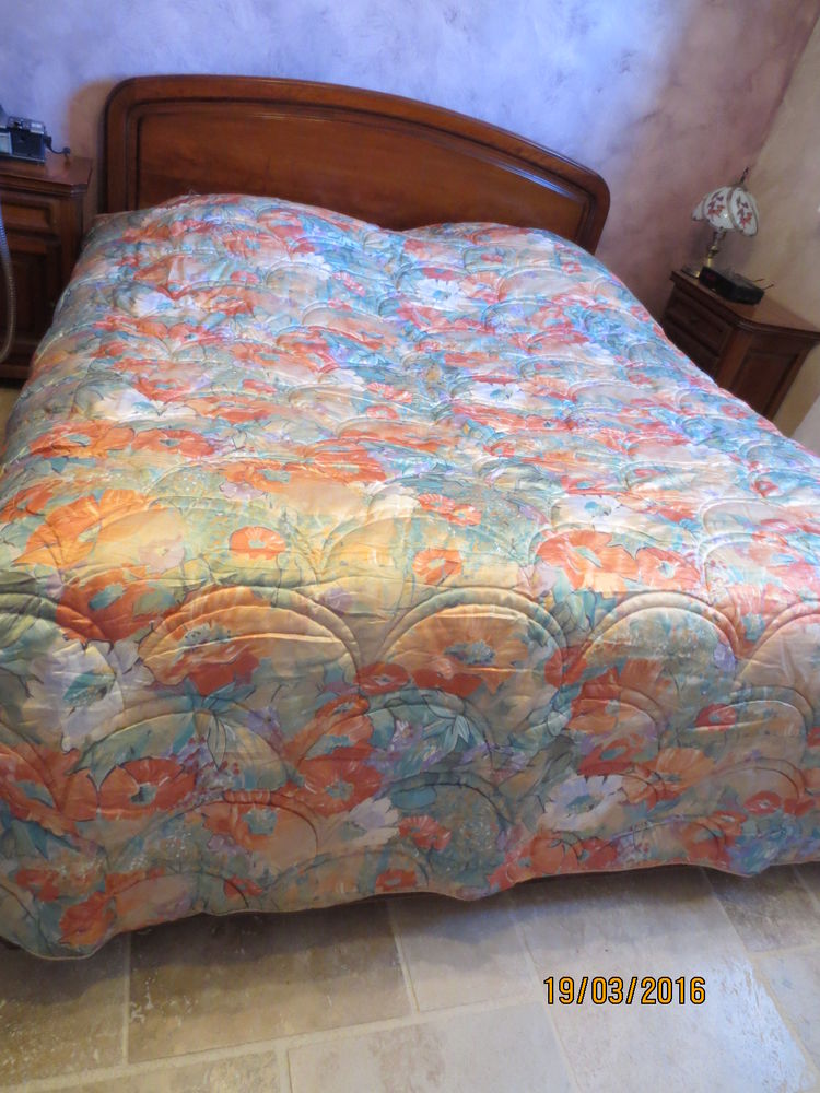 ENSEMBLE JETE de LIT et RIDEAUX en SATIN. 60 Serpaize (38)