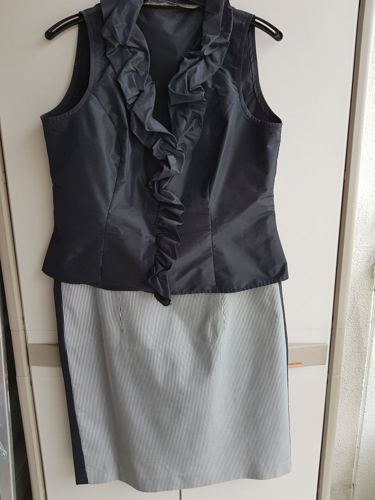 Ensemble jupe, haut sans manches volant� 65 Floirac (33)