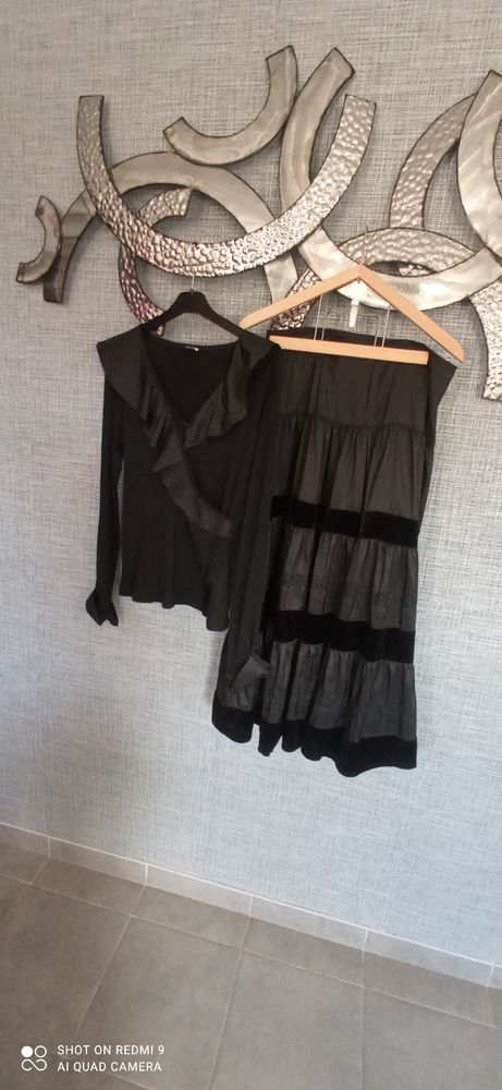 Ensemble jupe et haut noir
10 Saint-Vougay (29)