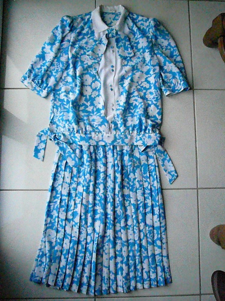 Ensemble jupe + haut coordonn� T 40 20 Franqueville-Saint-Pierre (76)