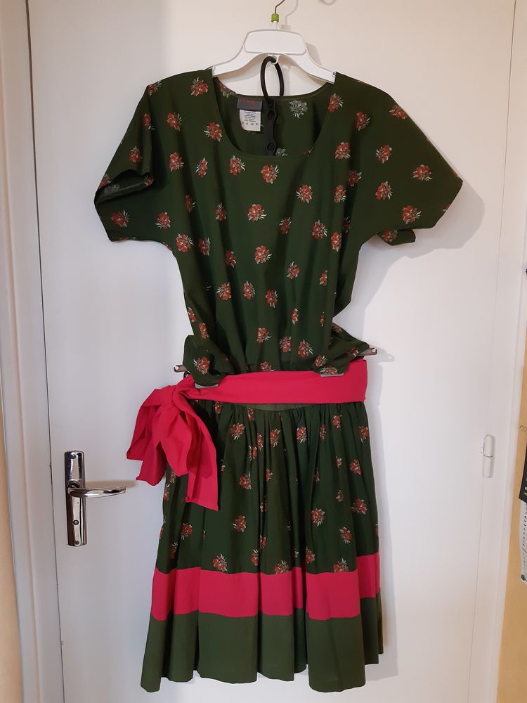 Ensemble Jupe & Haut Vert et Fuschia 1980. 20 Le Vernois (39)