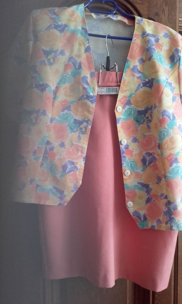 Ensemble jupe/veste d'�t�
3 �tampes (91)