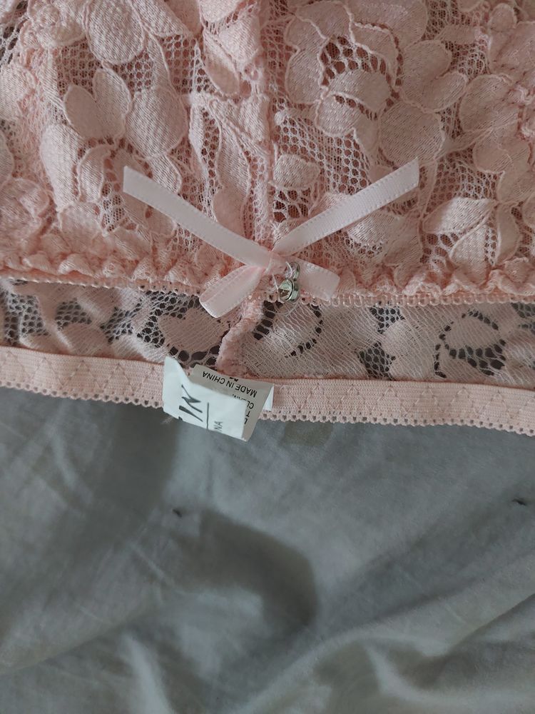 Ensemble lingerie rose p�le dentelle tr�s joli! 0 Courbevoie (92)