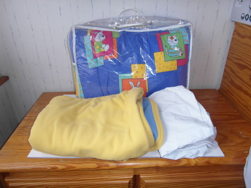 ENSEMBLE LITERIE LIT PARAPLUIE 15 Marcq-en-Bar�ul (59)