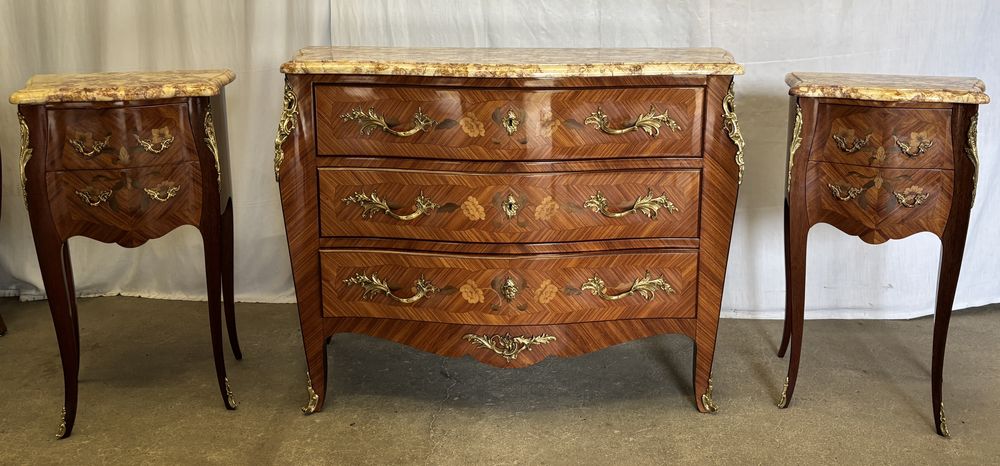 Ensemble Louis XV ? Commode galb�e & paire de chevets 680 Paris 14 (75)