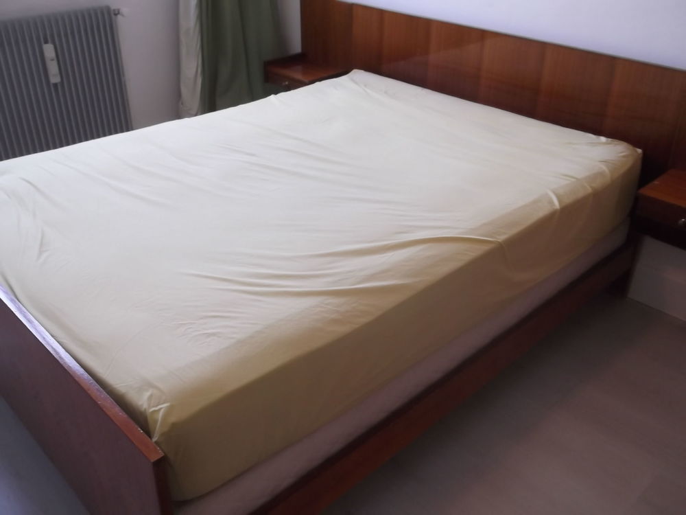 Ensemble matelas 140x190 + sommier + lit + tablettes 65 Le V�sinet (78)