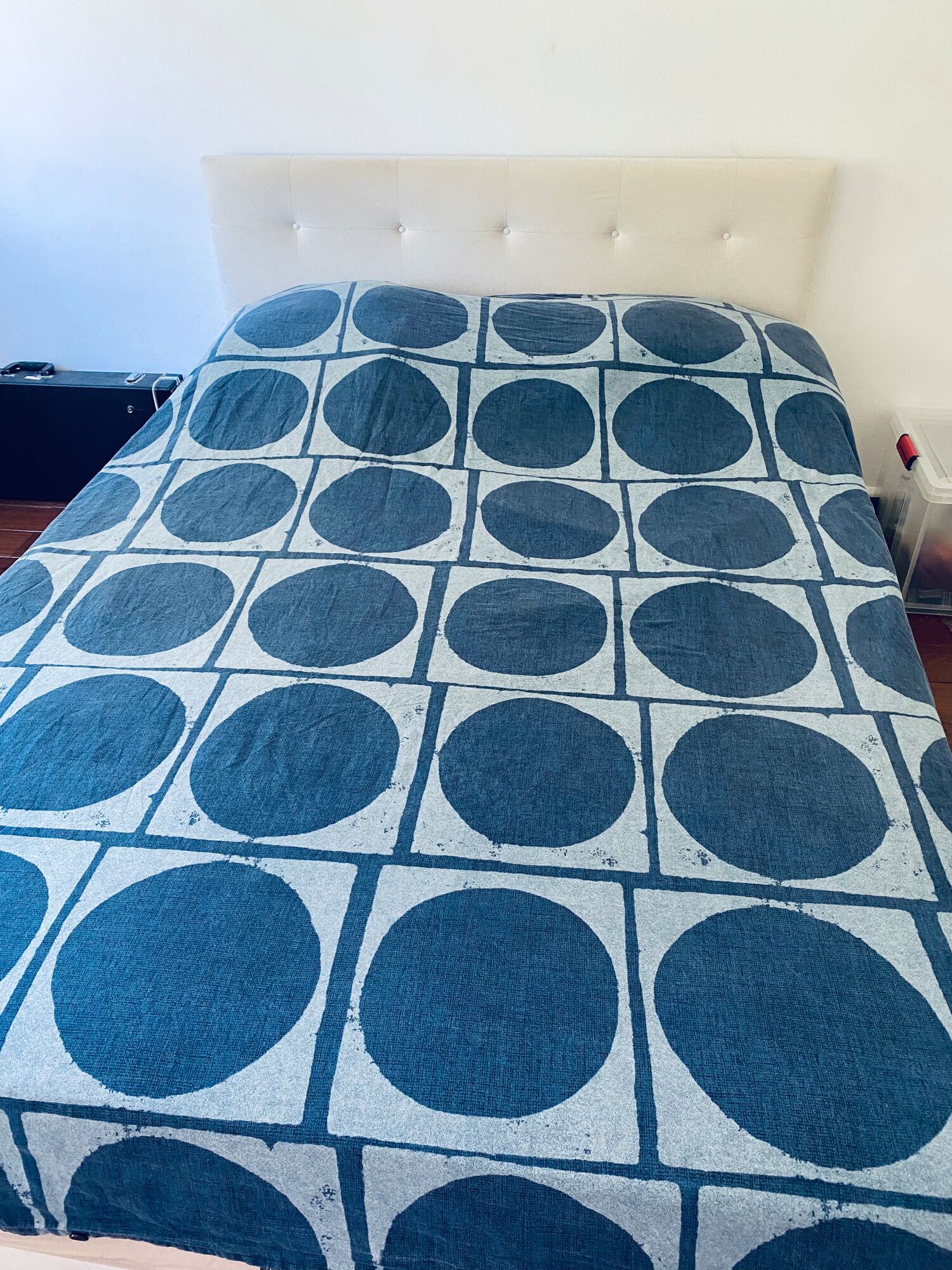 Ensemble lit + matelas t�te de lit velours + 4 tiroirs 200 Athis-Mons (91)