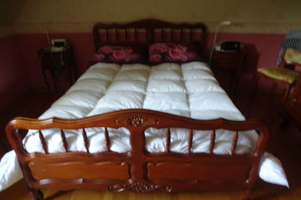 Ensemble   140 X 190
lit en merisier  
Sommier  
Matelas 300 Saint-Germain-en-Cogl�s (35)