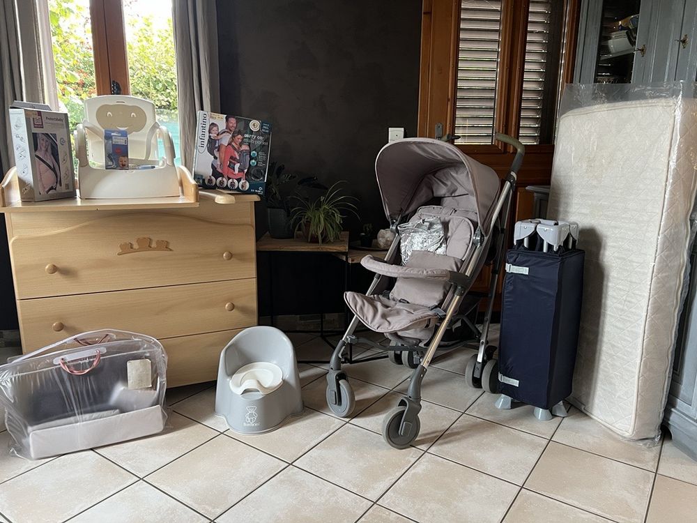 Ensemble meuble et accessoire b�b� 250 Pers-Jussy (74)