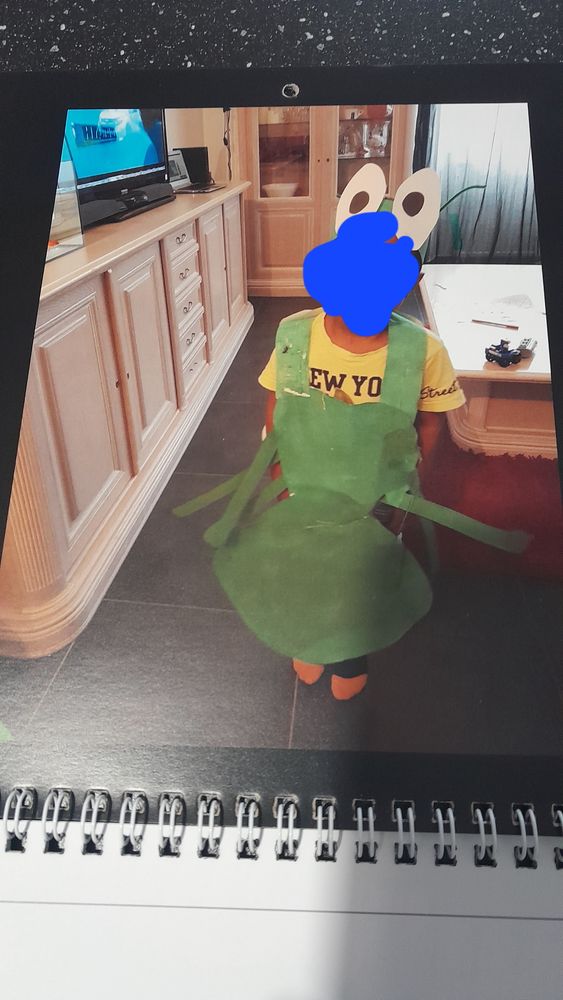 un ensemble de meubles anciens 1000 Nice (06)