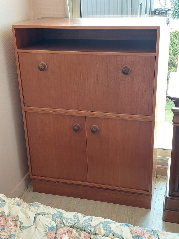 ensemble mobilier d'int�rieur. 500 S�rignan (34)