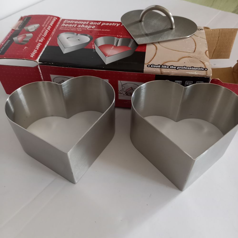 Ensemble de 2 moules en forme de coeur, en inox 18/8 25 Saumur (49)