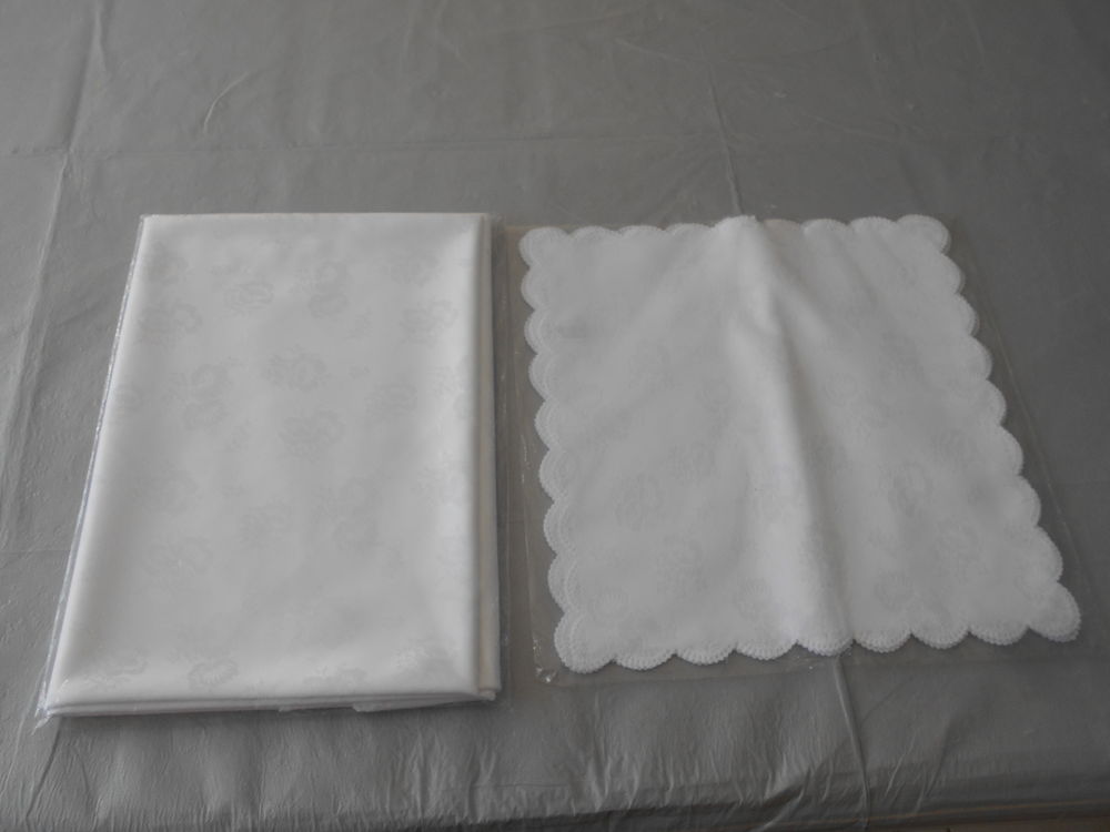 Ensemble Nappe ronde blanche 6 couverts avec 6 sets de table 20 Retiers (35)
