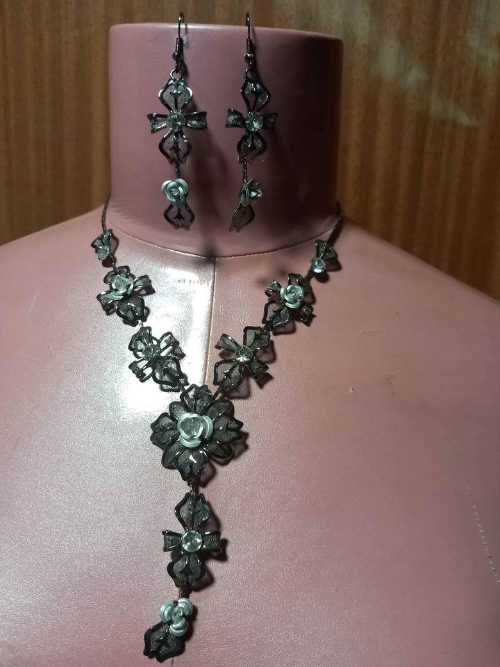 Ensemble original collier avec boucles d'oreilles 5 La Fert�-sous-Jouarre (77)