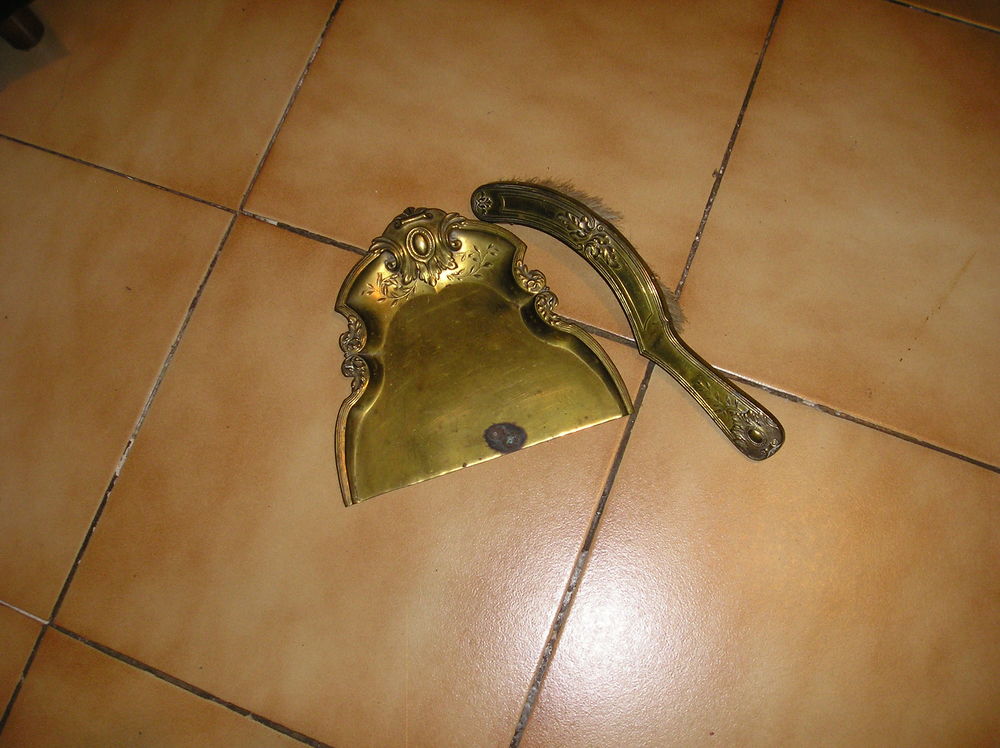 Ensemble pelle et balayette en cuivre
35 Sept�mes-les-Vallons (13)