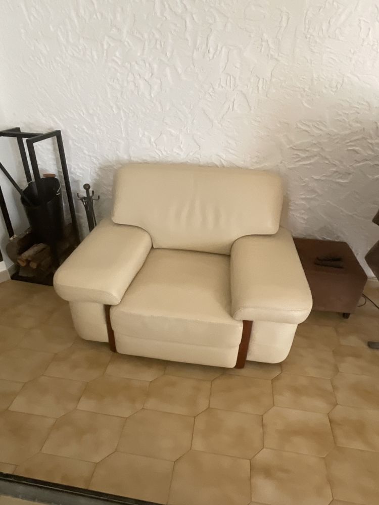 Ensemble 3 pi�ces , canap� et 2 fauteuils beiges en cuir 800 Furiani (20)
