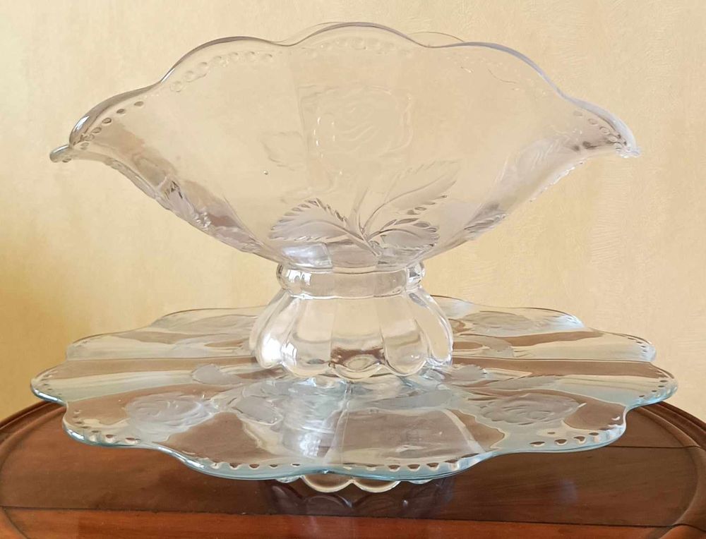 Ensemble 2 pi�ces: grand plateau et corbeille en verre grav� 20 N�mes (30)