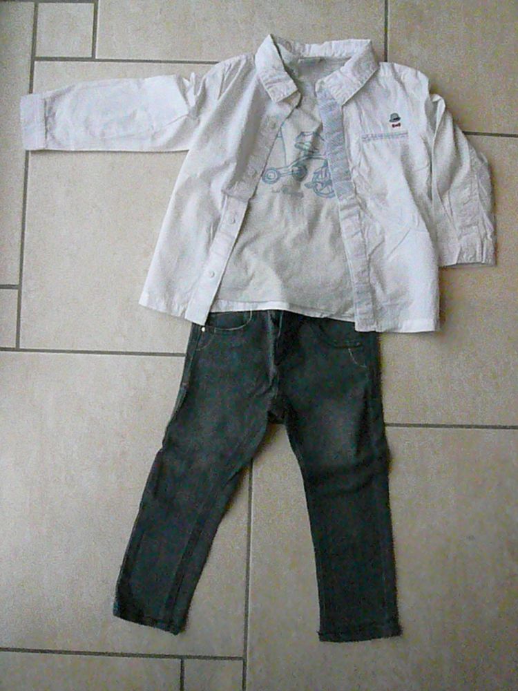 Ensemble 3 pi�ces 24 mois (n�12) 13 Franqueville-Saint-Pierre (76)