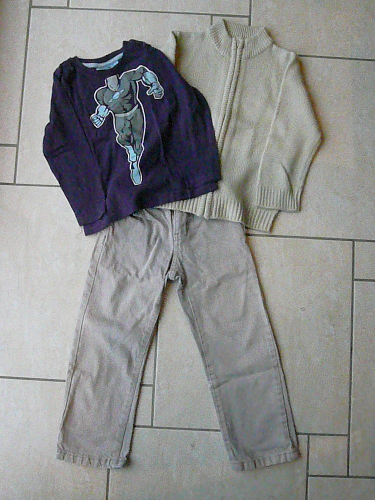 Ensemble 3 pi�ces 4 ans (n�18) 12 Franqueville-Saint-Pierre (76)