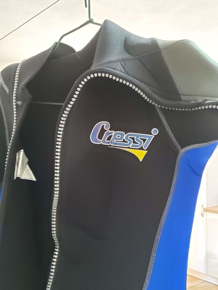 Ensemble de plong�e sous marine. 190 La Seyne-sur-Mer (83)