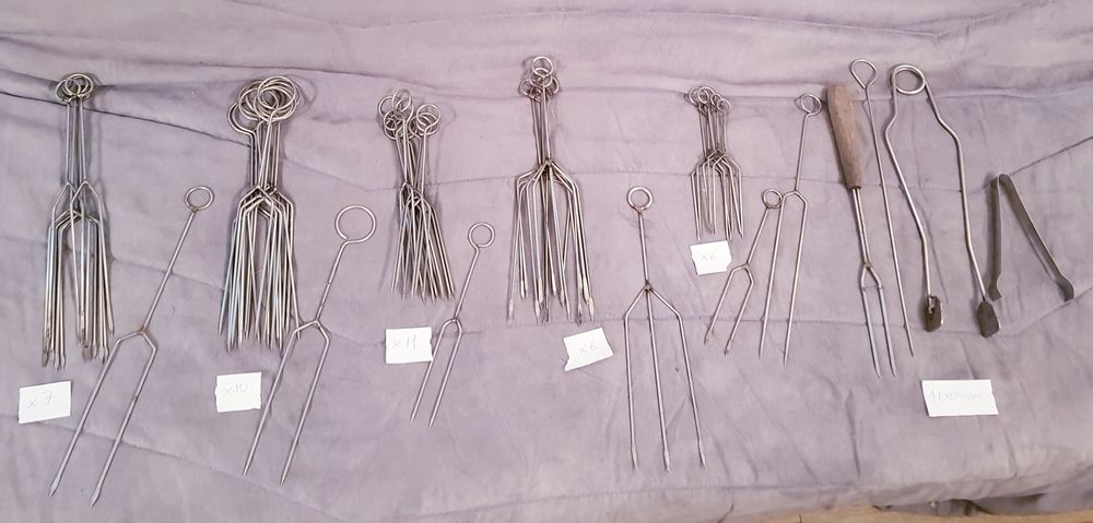 Ensemble, set pour barbecue, piques � brochettes et pinces
45 pi�ces au total 12 �tampes (91)
