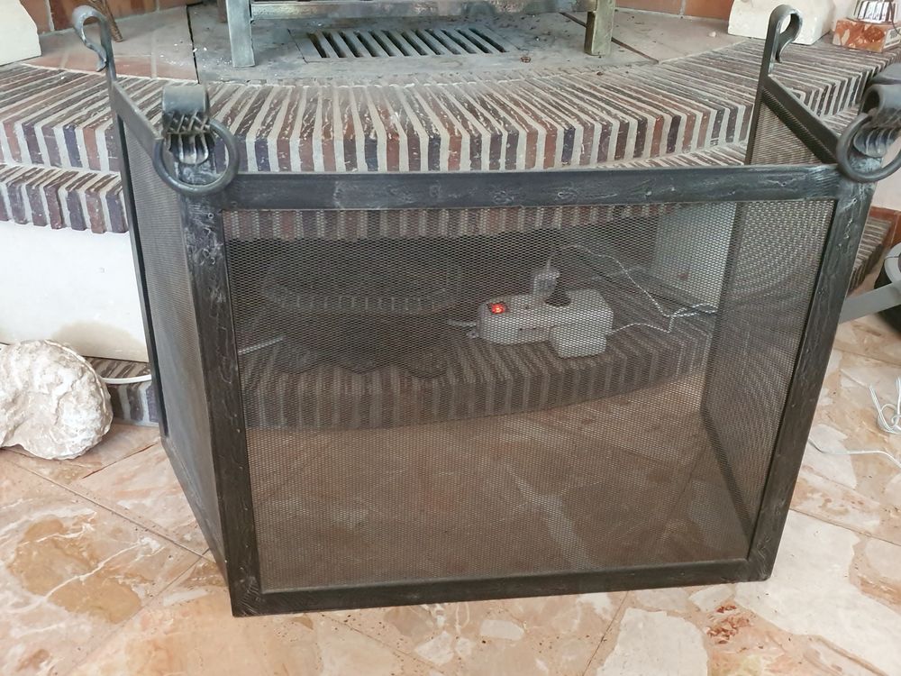 Bel ensemble pour chemin�e 100 Villeneuve-de-la-Raho (66)