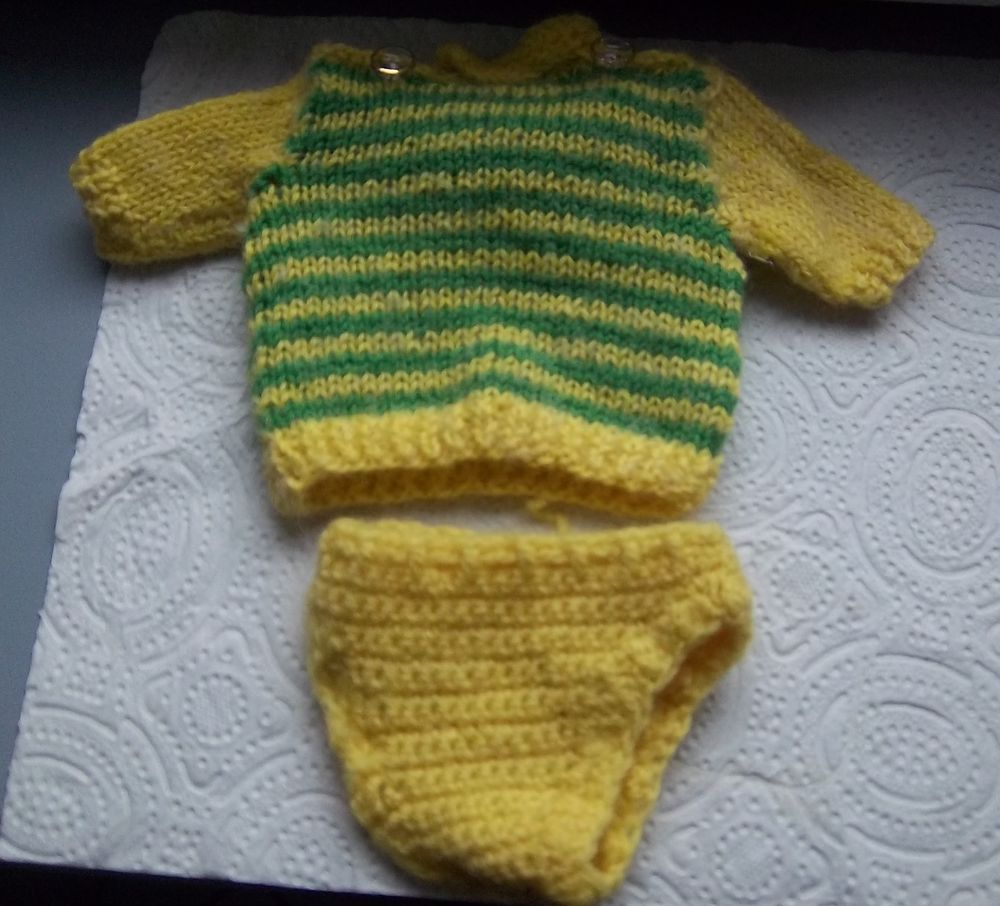 Ensemble pull culotte jaune/vert tricot� 1 Colombier-Fontaine (25)