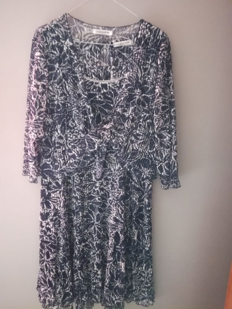 ENSEMBLE ROBE + BOLERO BLEU et BLANC
CHRISTINE LAURE
38 Villeneuve-Tolosane (31)