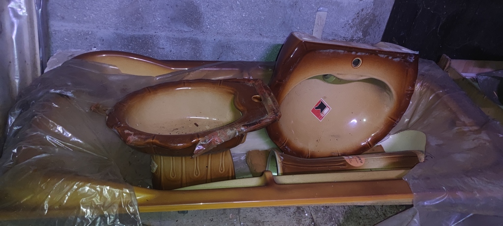 Ensemble salle de bain c�ramique marron-beige 0 Moret-sur-Loing (77)