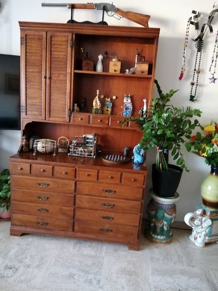 ENSEMBLE DE SALLE A MANGER BUFFET+TABLE 300 Cannes (06)