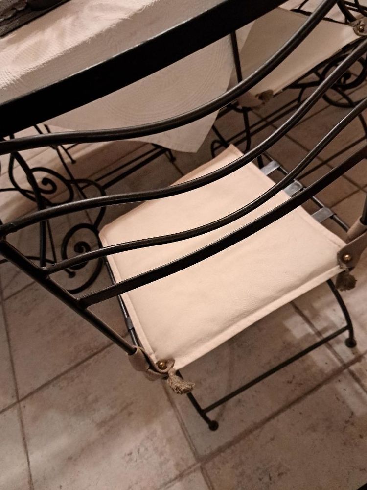 Ensemble salle � manger Fer forg�. Fonte 300 Saint-Sauveur (31)