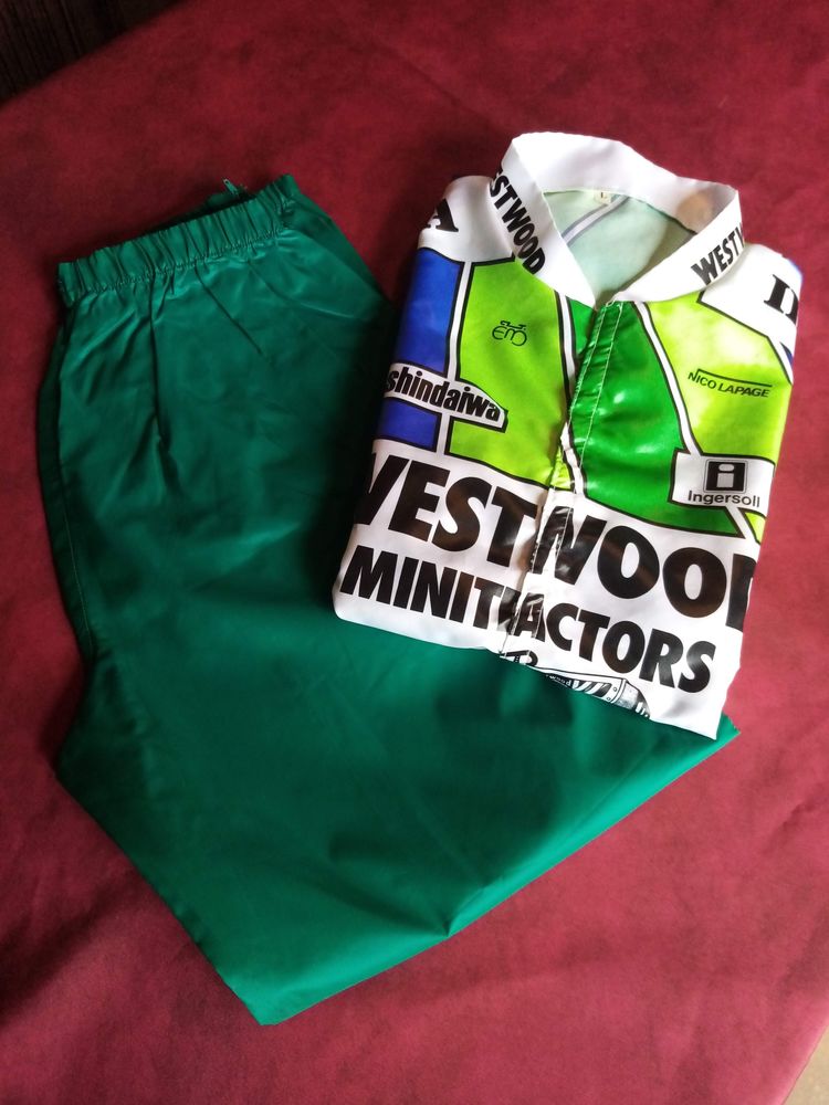 Ensemble de sport taille L en polyamide neuf 15 Avermes (03)