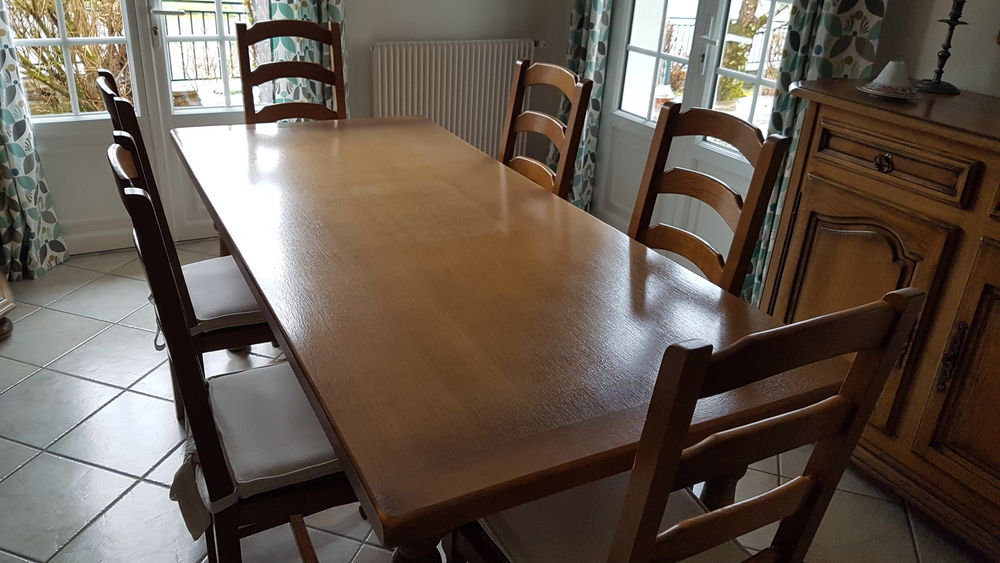 Ensemble table et chaises en ch�ne massif 500 Le Palais-sur-Vienne (87)