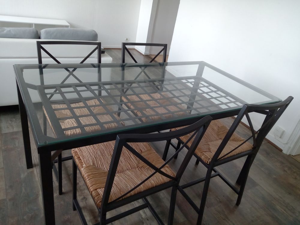 Ensemble table et chaises 130 Le Havre (76)