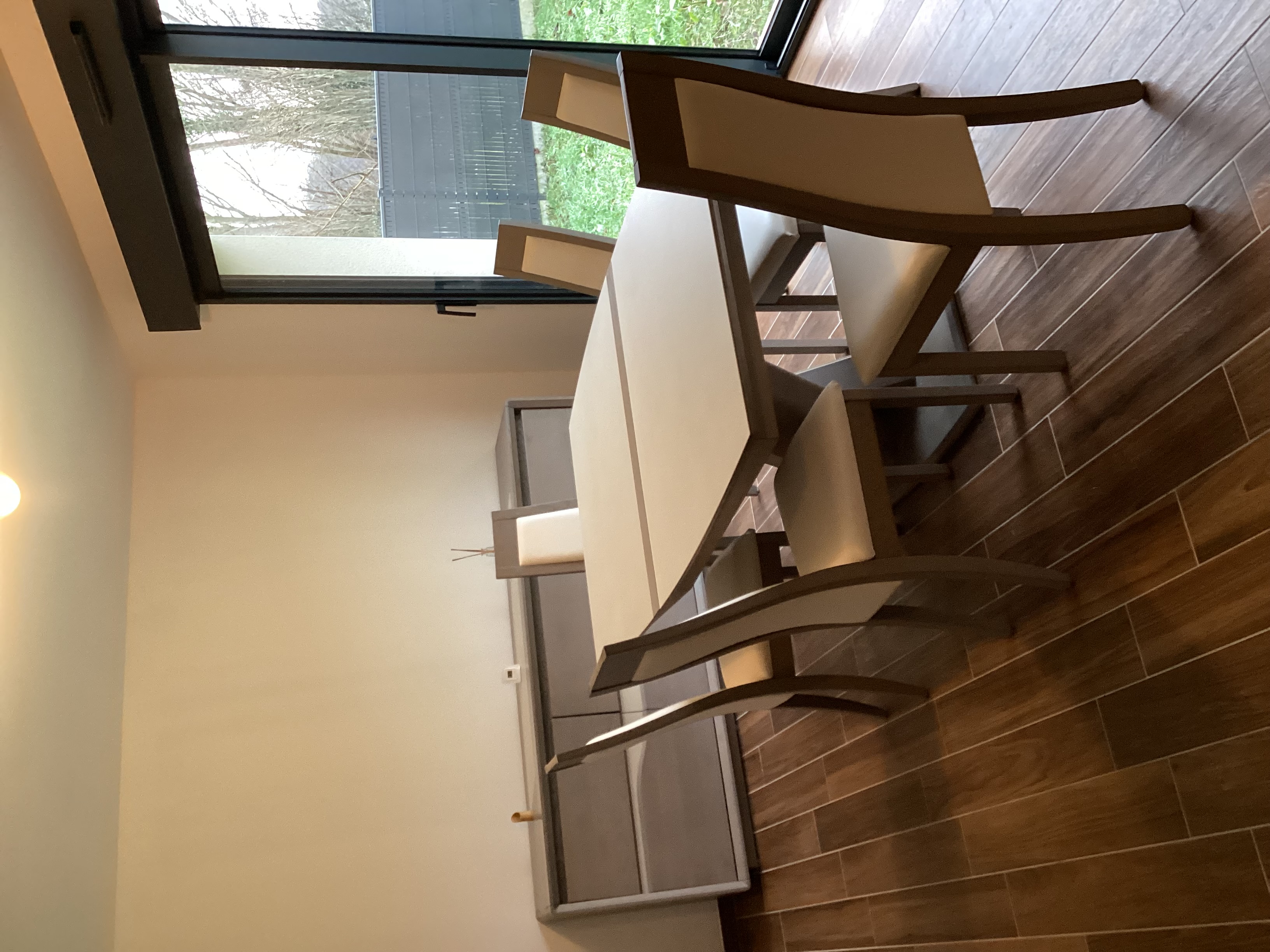 Ensemble table et chaises moderne 1500 Flesselles (80)