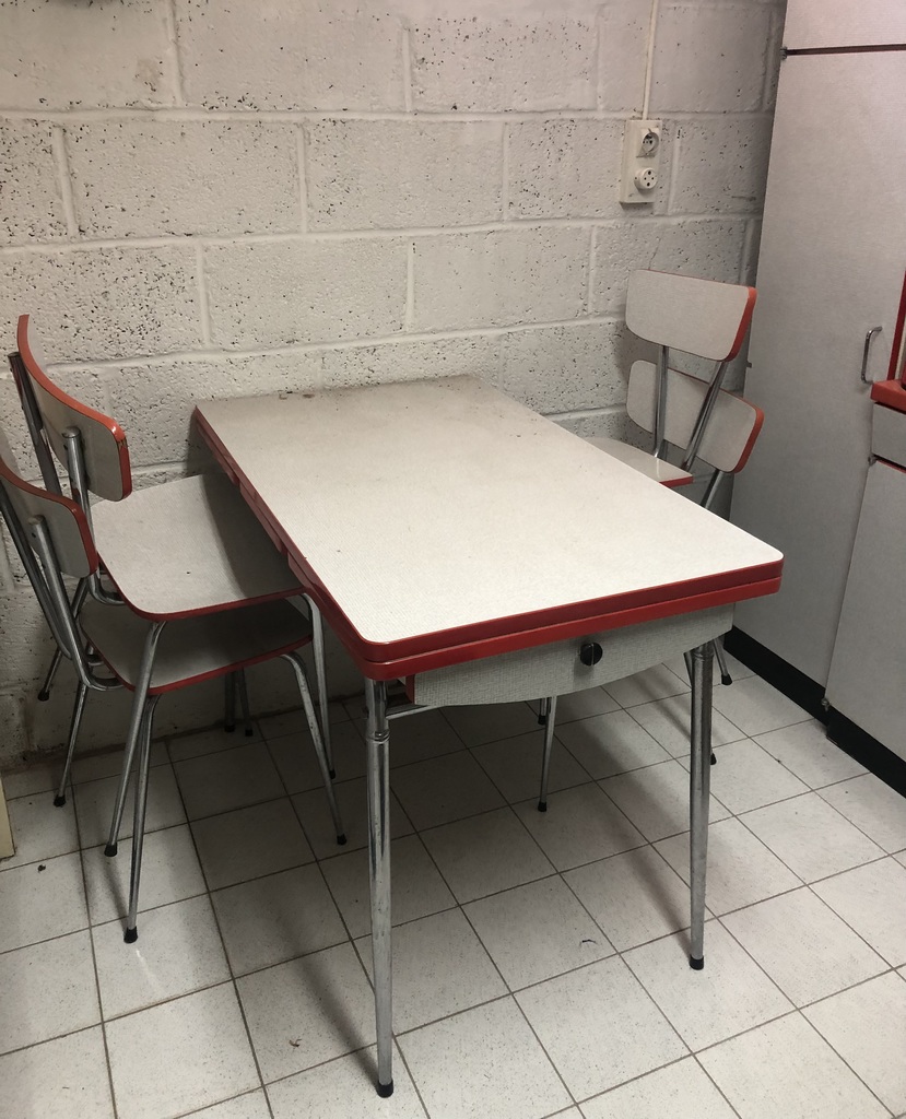 Ensemble table  et chaises vintage 600 Gamaches (80)
