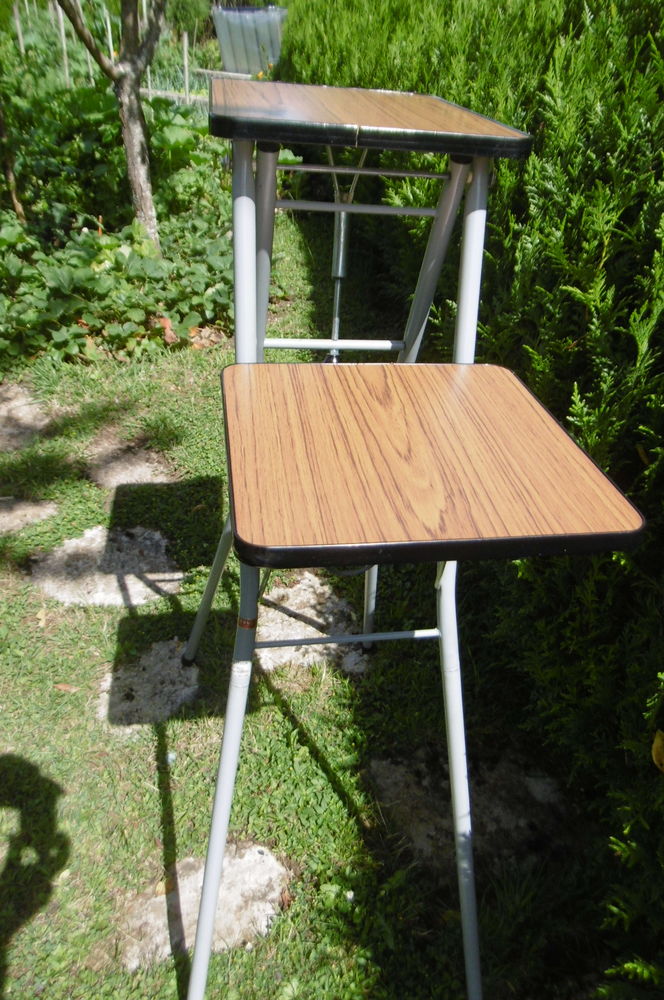 Ensemble TABLE r�glable pour vid�oprojecteur   �tat neuf. 60 Orgelet (39)