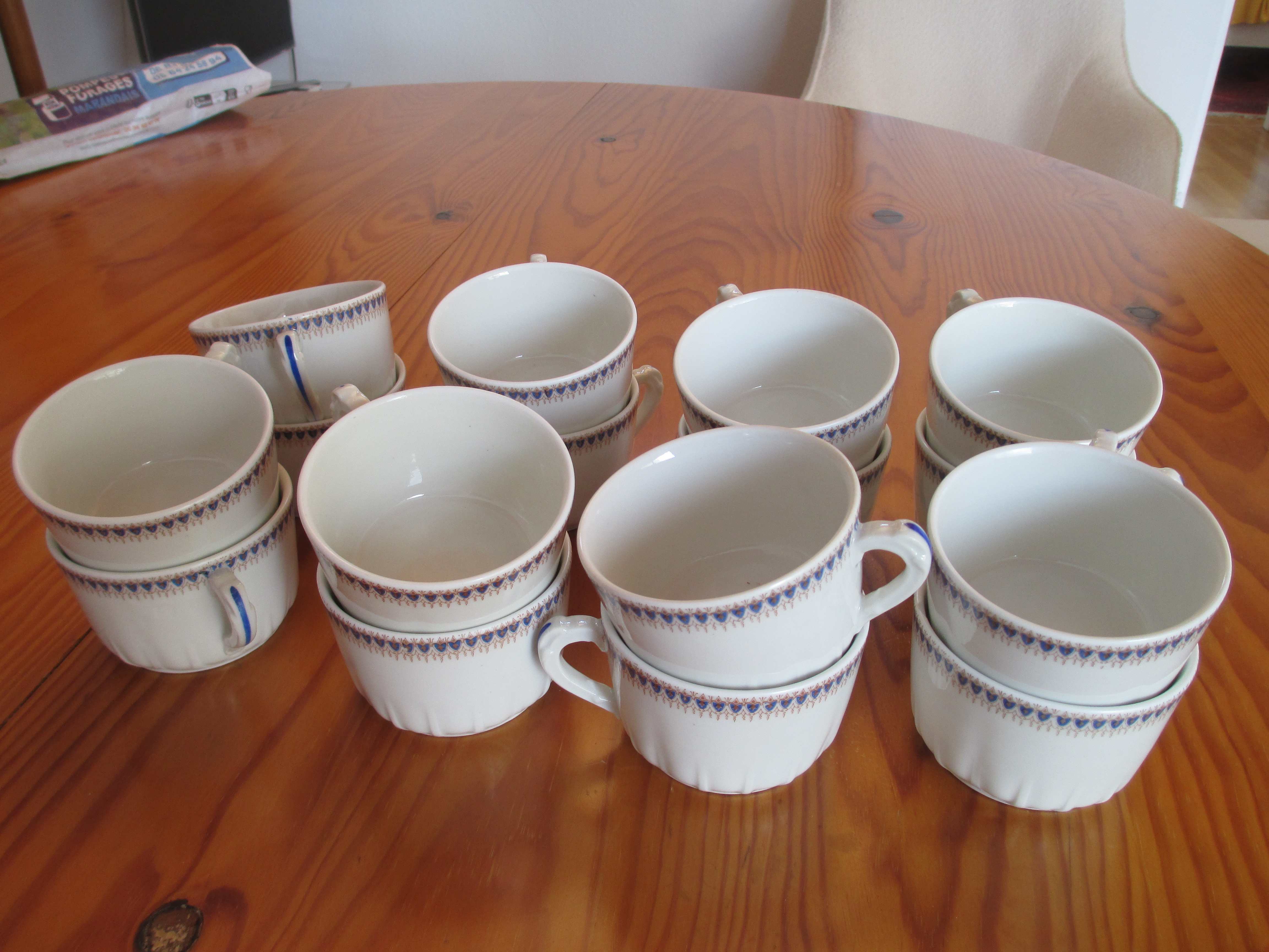 Ensemble de 16 tasses anciennes bistro � caf� 60 Tonnay-Charente (17)