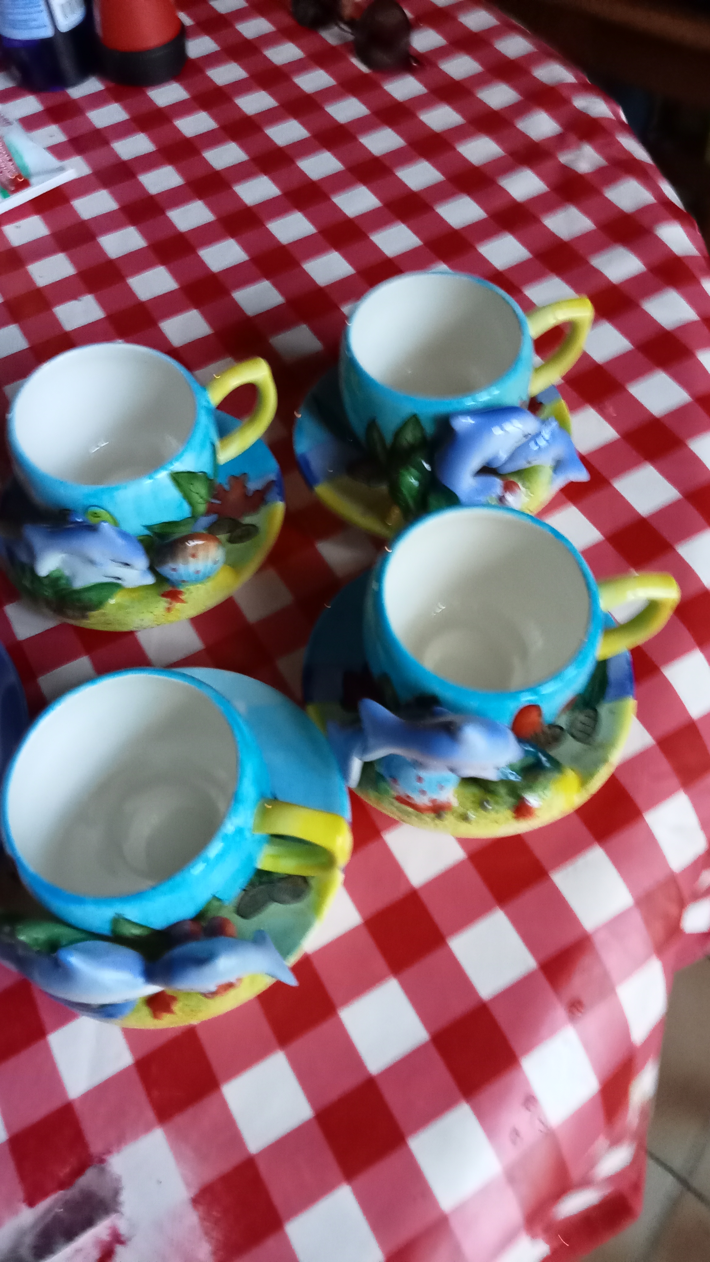 ensemble de tasses et set pour le petit d�jeuner 10 Pleslin-Trigavou (22)